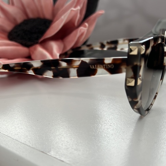 Valentino Sunglasses - Picture 2 of 6